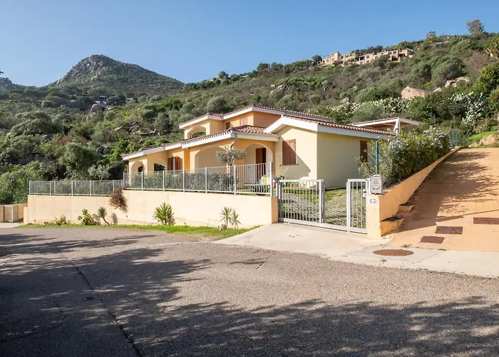 Daire Comfort House With Sea View- 5 Minutes From The Sea Costa Rei